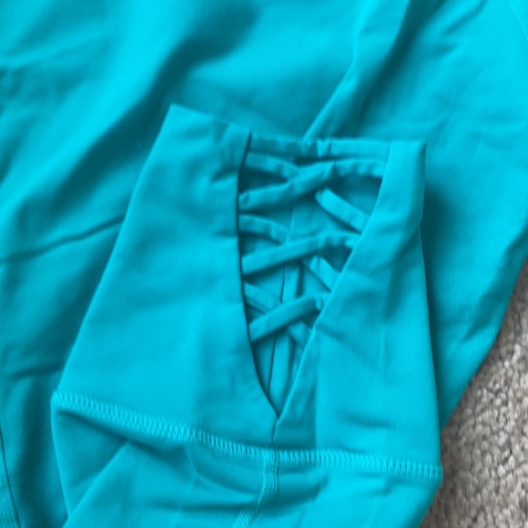 Prana teal leggings with cute side details - Picture 3 of 4